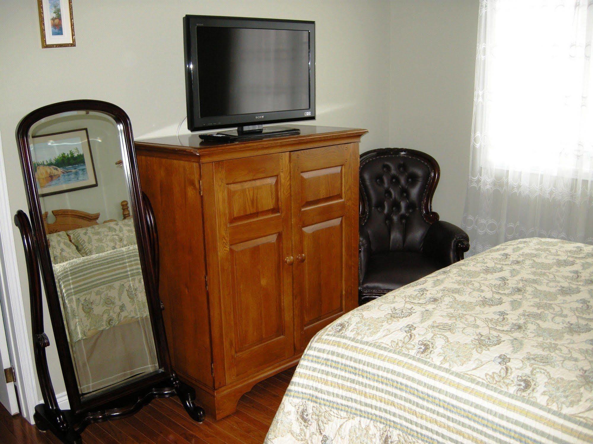 Tucked Inn The Harbour B&B Victoria Harbour Zewnętrze zdjęcie
